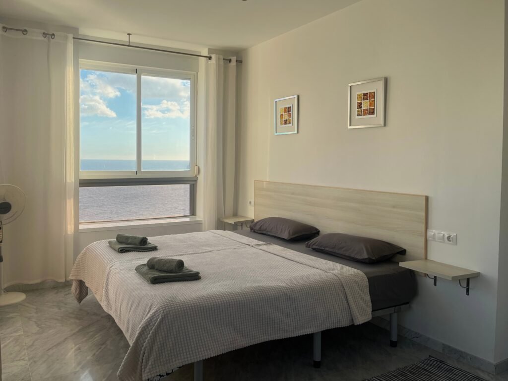 Dormitorio principal en primera linea